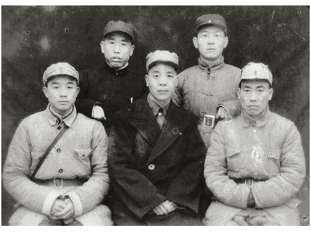 山东省长清县部分南下干部合影-     1949年2月  .jpg