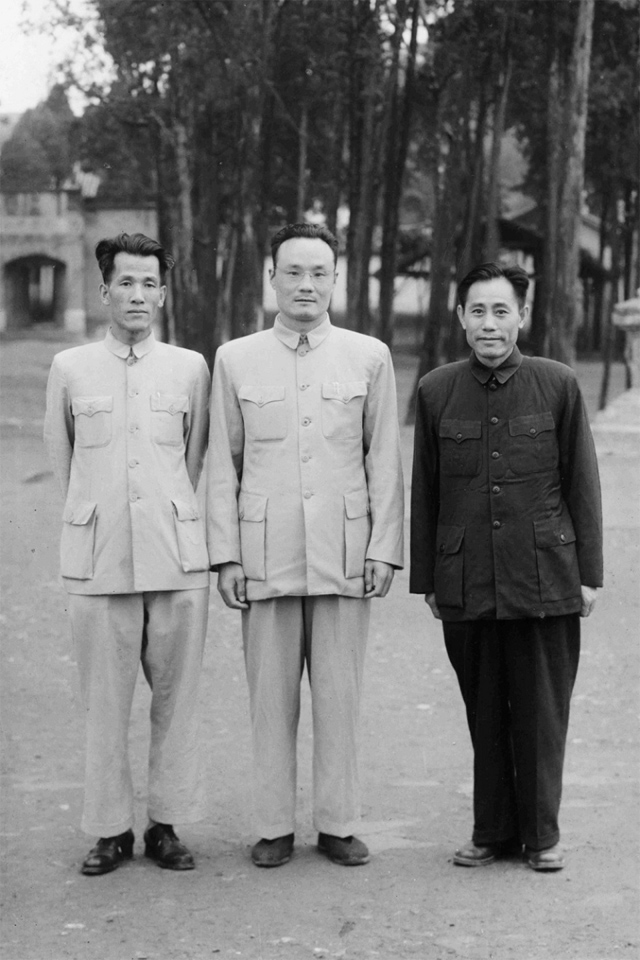 1956年和省供销社班子成员合影.jpg